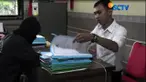 Di Tasikmalaya, Jawa Barat, orang tua siswa, baru mengetahui anaknya telah menjadi korban pelecehan seksual gurunya, setelah menemukan kata-kata cabul, dalam pesan singkat di telepon genggam.