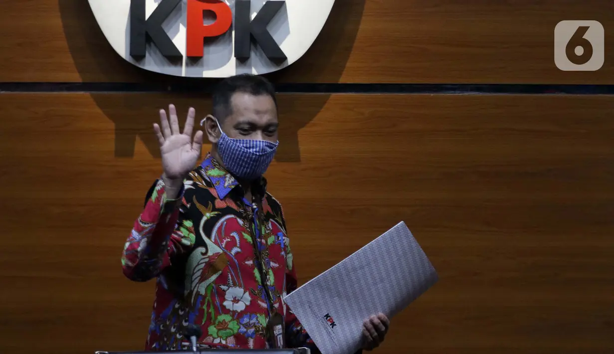 Wakil Ketua KPK, Nurul Ghufron jelang memberi keterangan terkait penahanan mantan Dirut Perumda Pembangunan Sarana Jaya, Yoory C Pinontoan, Gedung KPK, Jakarta, Kamis (27/5/2021). Yoory merupakan tersangka dugaan korupsi pengadaan tanah pembangunan rumah DP Rp 0,-. (Liputan6.com/Helmi Fithriansyah)