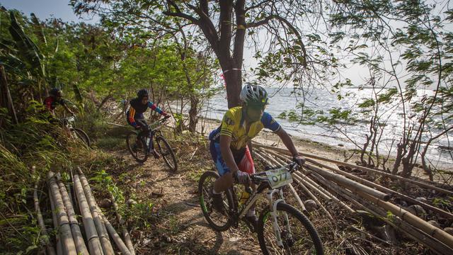 Zainal Fanani Juara Mountain Bike Cross Country Marathon Di