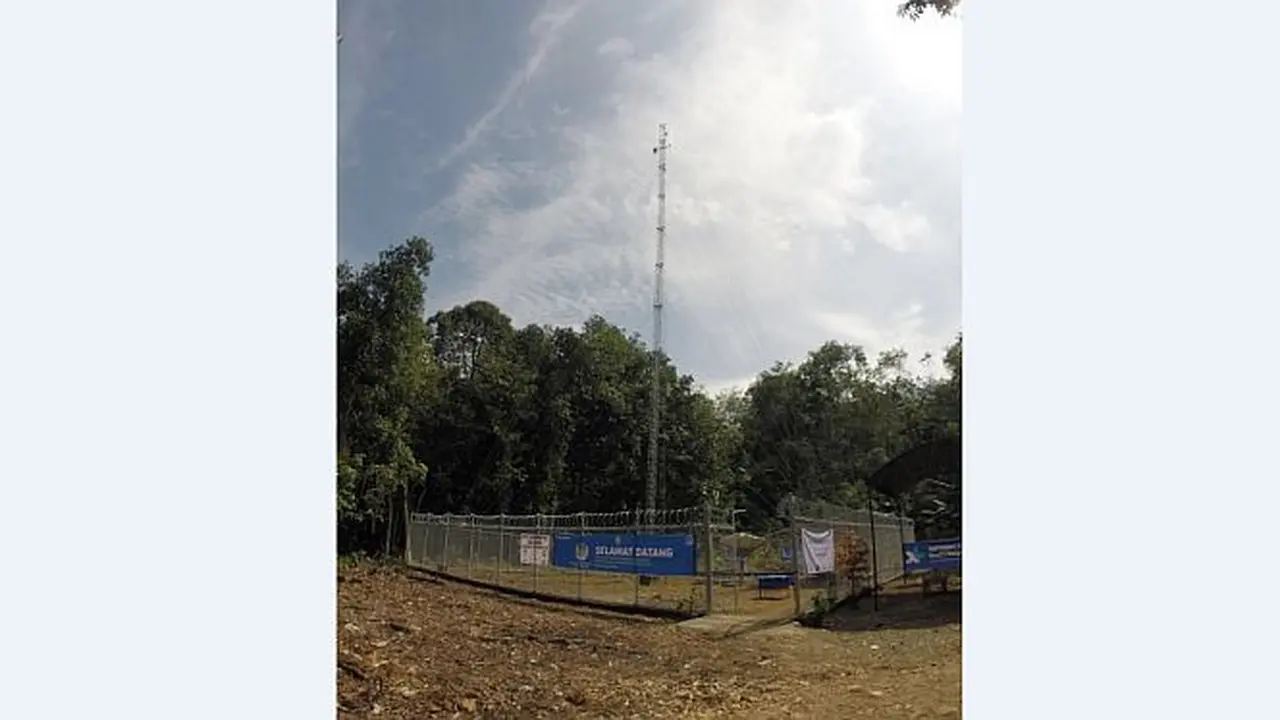 Salah satu site BTS untuk jaringan telekomunikasi USO di Desa Purui, Kecamatan Jaro, Kabupaten Tabalong, Kalimantan Selatan.