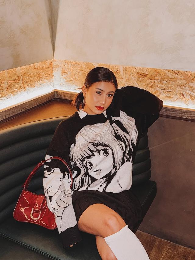 Potret Outfit Awkarin. (instagram/@narinkovilda)