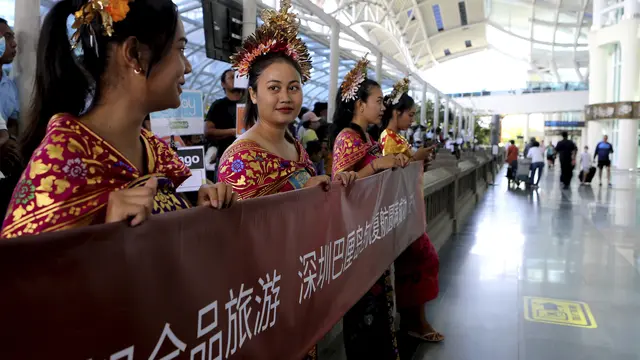 Bali menyambut kembali penerbangan pertama dari China