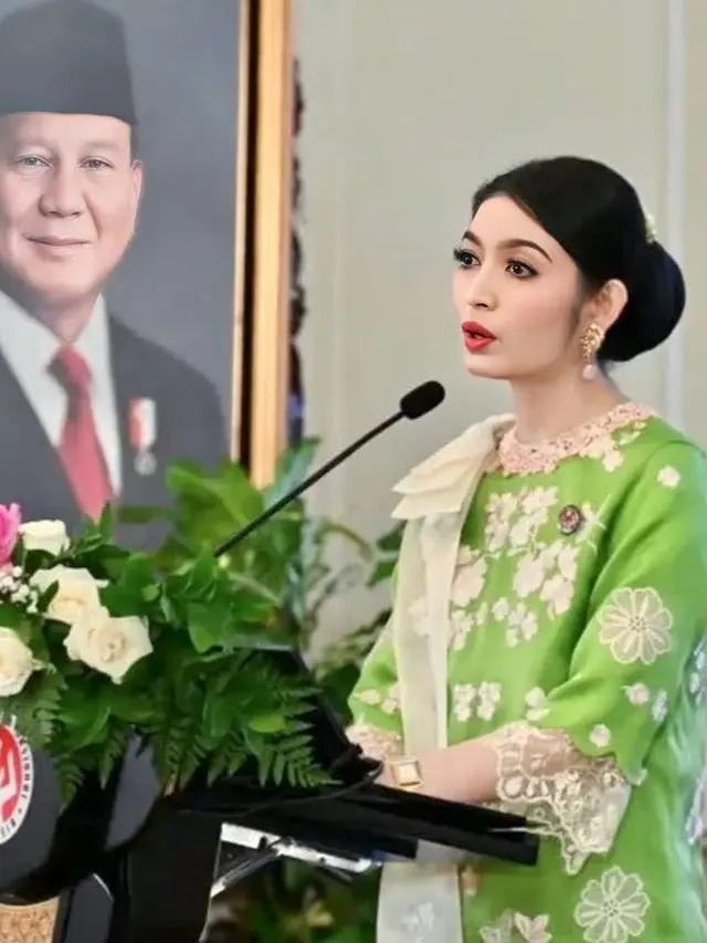 Gaya Selvi Ananda saat Pelantikan Dekranasda. [@rampainusantara_official]