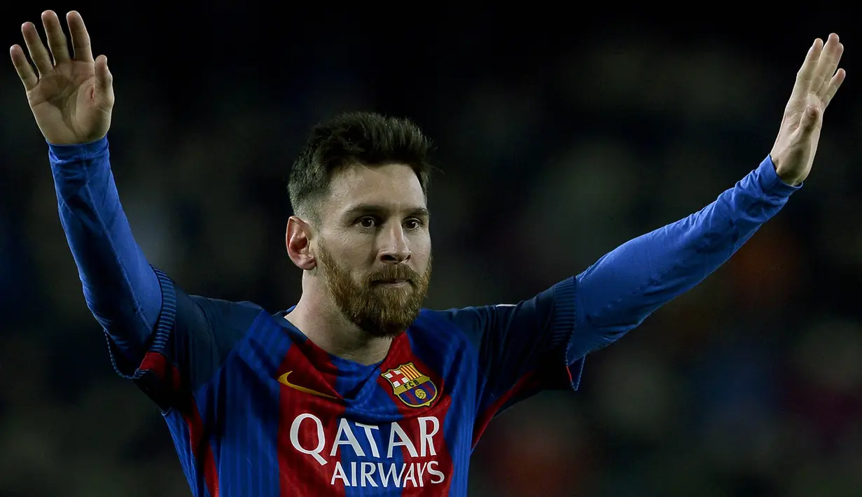 Bintang Barcelona, Lionel Messi, merayakan gol yang dicetaknya ke gawang Espanyol pada laga La Liga di Stadion Camp Nou, Barcelona, Minggu (18/12/2016). (AFP/Josep Lago)