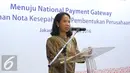 Menteri BUMN Rini Soemarno memberi sambutan sebelum MoU sinergi pembentukan perusahaan prinsipal, Jakarta, (9/9). Himbara dan Telkom sepakat membentuk perusahaan prinsipal untuk mensinergikan sistem pembayaran bank-bank BUMN. (Liputan6.com/Angga Yuniar)