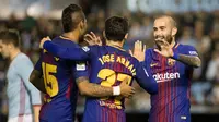 Pemain Barcelona merayakan gol Jose Arnaiz ke gawang Celta Vigo pada pertandingan leg pertama babak 16 besar Copa del Rey di Stadion Balaidos, Kamis (4/1). Barcelona unggul lebih dulu sebelum Celta Vigo menyeimbangkan skor 1-1. (AP/Lalo R. Villar)