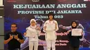 Dua putri cantik Baim dan Artika  mengikuti kejuaraan Anggar Provinsi DKI Jakarta. Sarah Abiela Ibrahim yang berusia 13  tahun menunjukkan piagam dan medali yang baru saja didapatkan. [Instagram/baimguitar]