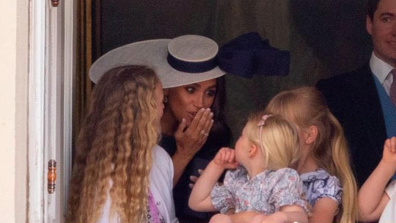 Hadiri Parade Trooping the Color, Meghan Markle Tampil Menawan Berbalut Gaun Warna Biru Navy