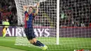 Pada menit ke-36, Barcelona kembali mencetak gol, kali ini lewat aksi Robert Lewandowski. (Josep LAGO/AFP)