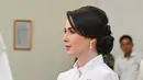Arumi Bachsin kembali menjadi istri pejabat, setelah suaminya terpilih menjadi Wakil Gubernur Jawa Barat. Tampilan terbarunya pun memukau dengan mengenakan wasta nusantara. [@arumibachsin_94]