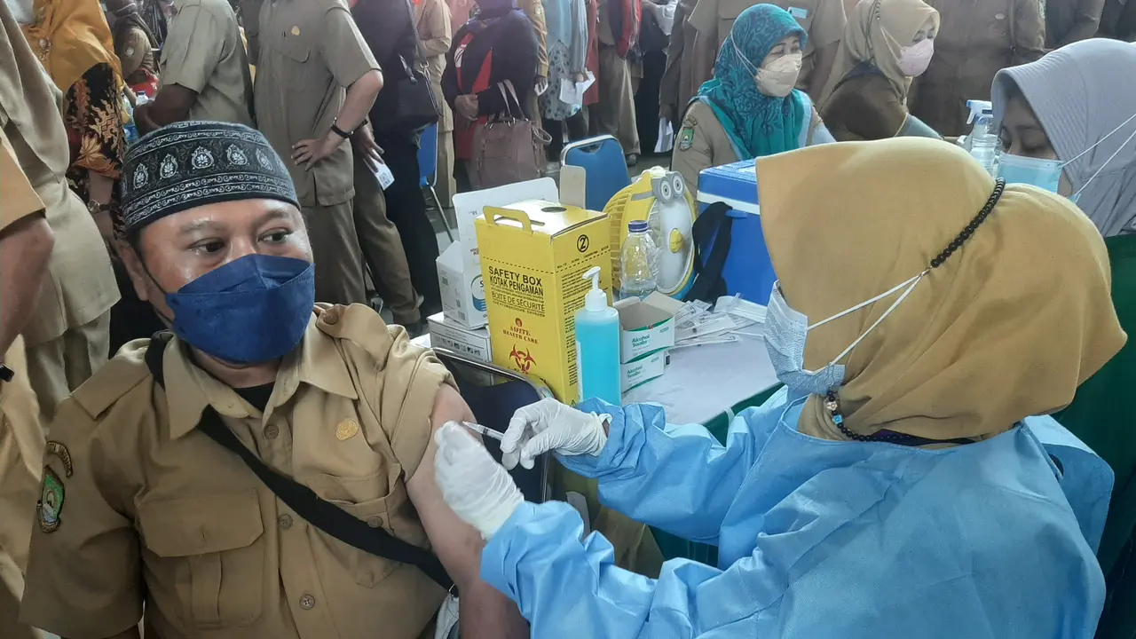 Ribuan Pegawai Pelayanan Publik dan Wartawan Kota Tangerang Disuntik Vaksinasi Booster