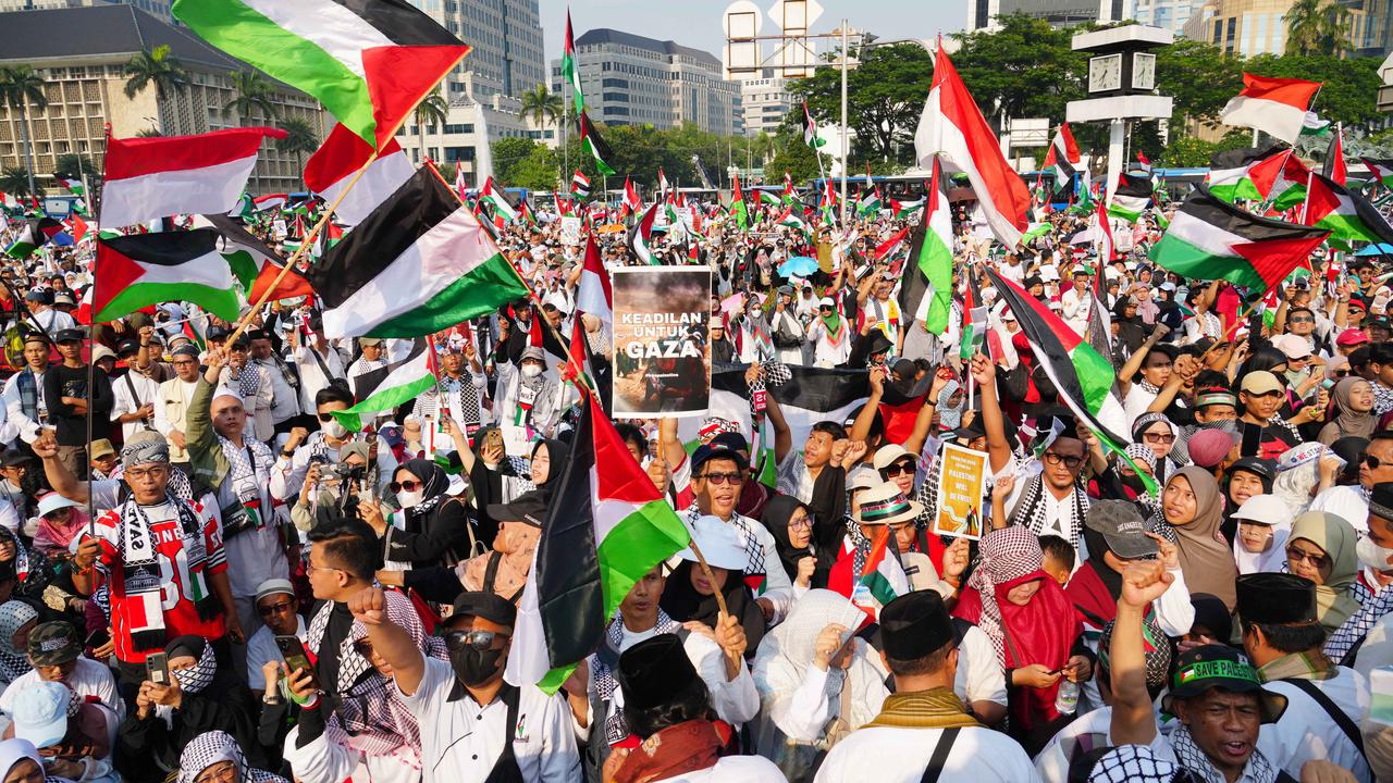 Ribuan Orang Gelar Aksi Bela Palestina di Kawasan Patung Kuda Jakarta