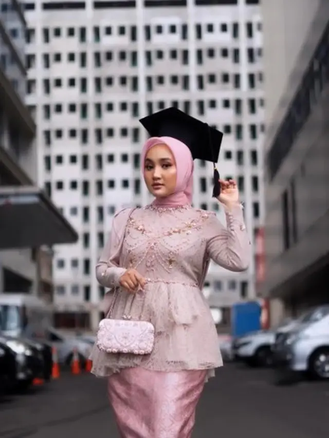 Wisuda Fatin Shidqia Lubis