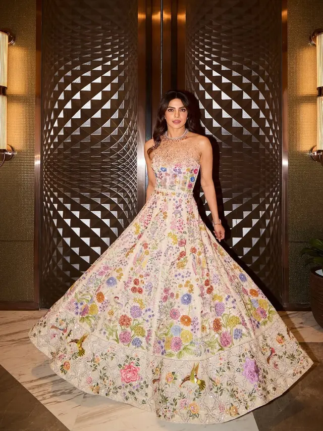 6 Potret Penampilan Priyanka Chopra di Rangkaian Pernikahan Sang Adik, Memukau