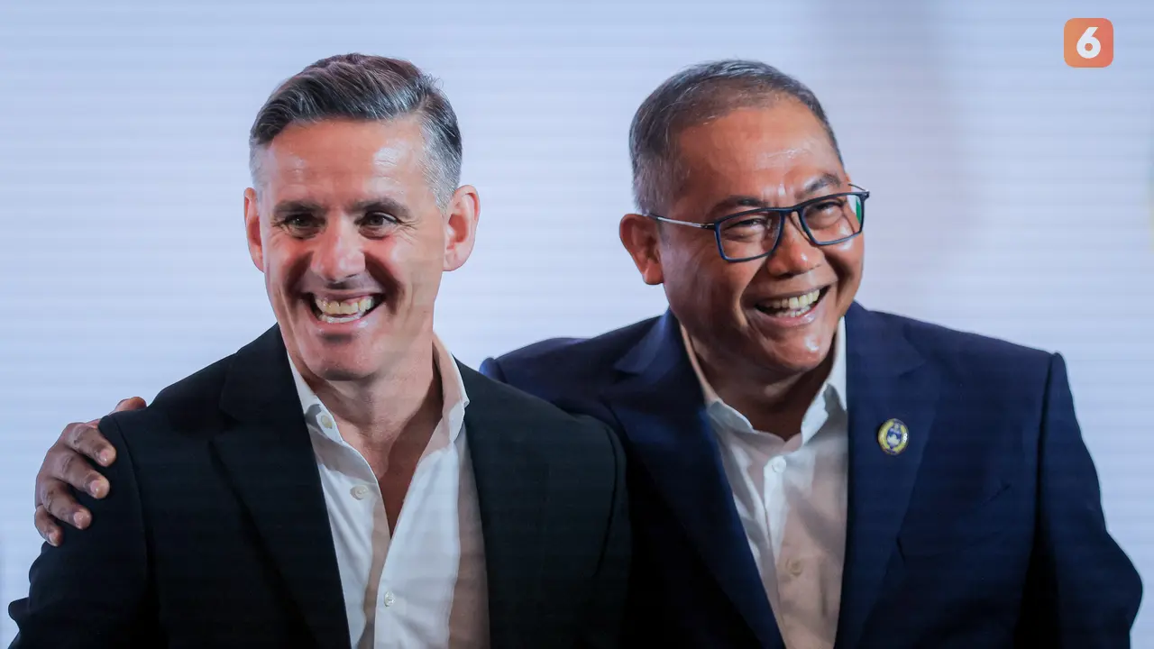 Foto: Ajak Keluarga, John Herdman Resmi Diperkenalkan Sebagai Pelatih Baru Timnas Indonesia