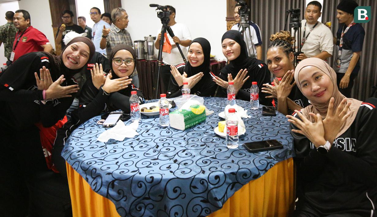 Pemain Timnas Voli Putri Indonesia pada upacara pelepasan untuk kejuaraan AVC Women's Volleyball Cup yang dilakukan di Padepokan Voli Jenderal Polisi Kunarto, Sentul, Selasa (2/6/2026).
