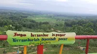 Wisata alam bukit serut di Desa Singonegoro, Kecamatan Jiken, Kabupaten Blora, kerap ramai dikunjungi para wisatawan. (Liputan6.com/Ahmad Adirin)