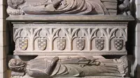 Sarkofagus Gotik Don Àlvar Rodrigo de Cabrera, Pangeran Urgell dan istrinya Cecília dari Foix, terbuat dari batu kapur yang dipamerkan di Metropolitan Museum of Art (Kota New York) (Sumber: metmuseum.org)