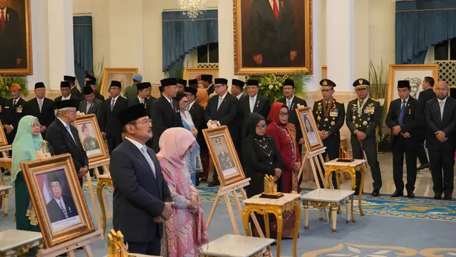 Resmi, Prabowo Anugerahkan Gelar Pahlawan Nasional kepada Soeharto
