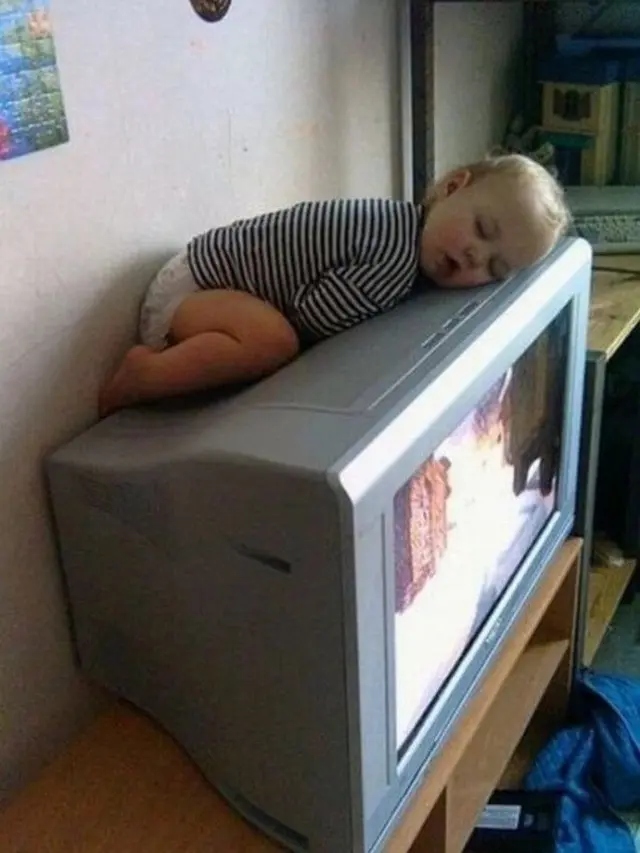 7 Potret Pose Anak saat Tidur di Berbagai Tempat Ini Bikin Geleng Kepala