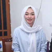 Dirundung masalah itu, pedangdut ini meminta support dan doa dari warga sekitar Jakarta Barat, agar kasusnya cepat selesai. (Andy Masela/Bintang.com)