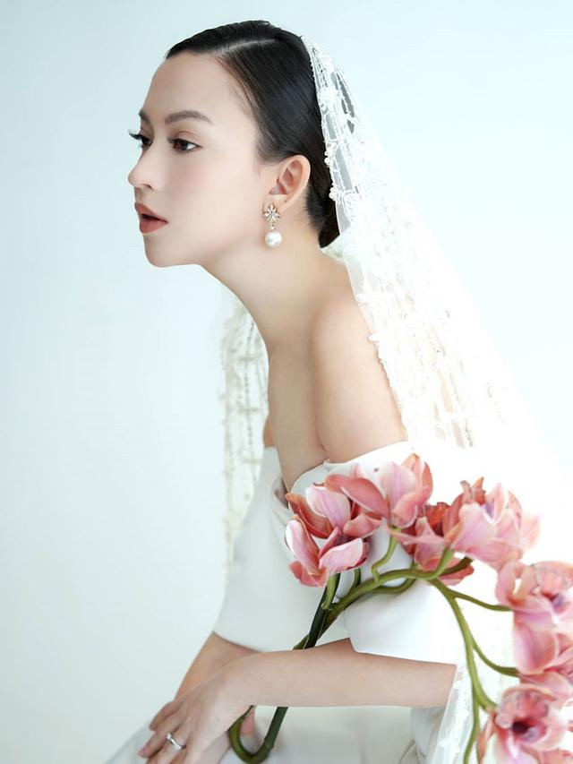 6 Potret Prewedding Karina Nadila Berkonsep Serba Putih, Tampil Elegan