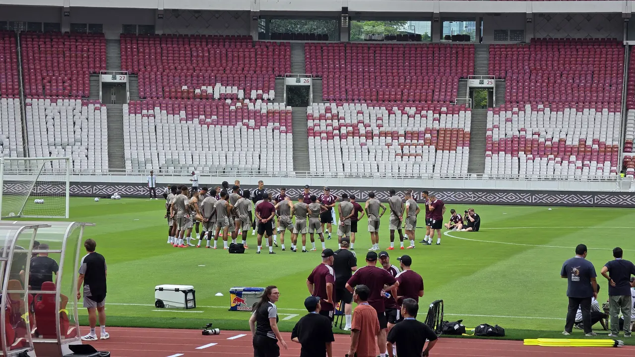 Suasana latihan Aston Villa di GBK