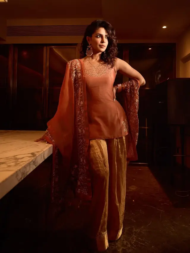 6 Potret Penampilan Priyanka Chopra di Rangkaian Pernikahan Sang Adik, Memukau