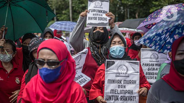 Aksi ibu ibu demo terkait minyak goreng