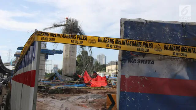 Garis Polisi di Lokasi Tiang Girder Tol Becakayu