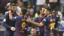 Para pemain Barcelona merayakan gol yang dicetak oleh Gerard Pique ke gawang Sevilla pada laga Piala Super Spanyol di Stadion Ibn Batouta, Tangiers, Minggu (12/8/2018). Barcelona menang 2-1 atas Sevilla. (AP/Mosa'ab Elshamy)