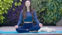 6 Potret Area Kolam Renang Rumah Aura Kasih, Spot Favorit untuk Yoga