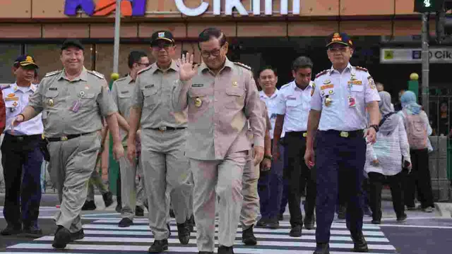 Pelican Crossing Stasiun Cikini