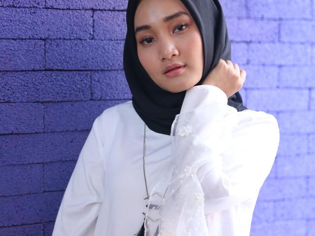 Lirik Lagu Salahkah Aku Terlalu Mencintaimu Fatin Shidqia Ragam Bola Com