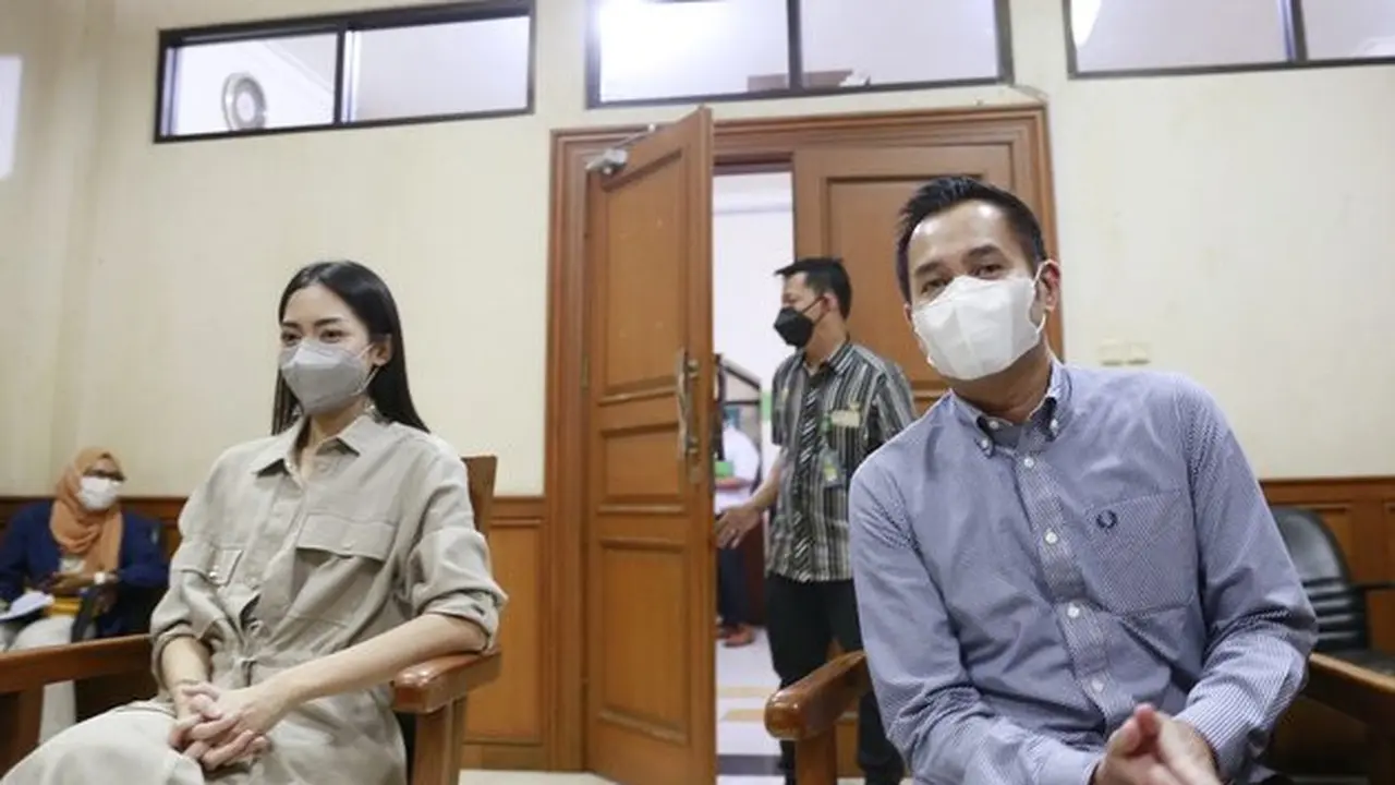 7 Momen Kebersamaan Ririn Dwi Ariyanti dan Aldi Bragi Jalani Sidang Perceraian