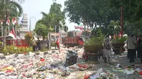 Tumpukan sampah di depan pendopo Pemkab Sidoarjo. (Istimewa)