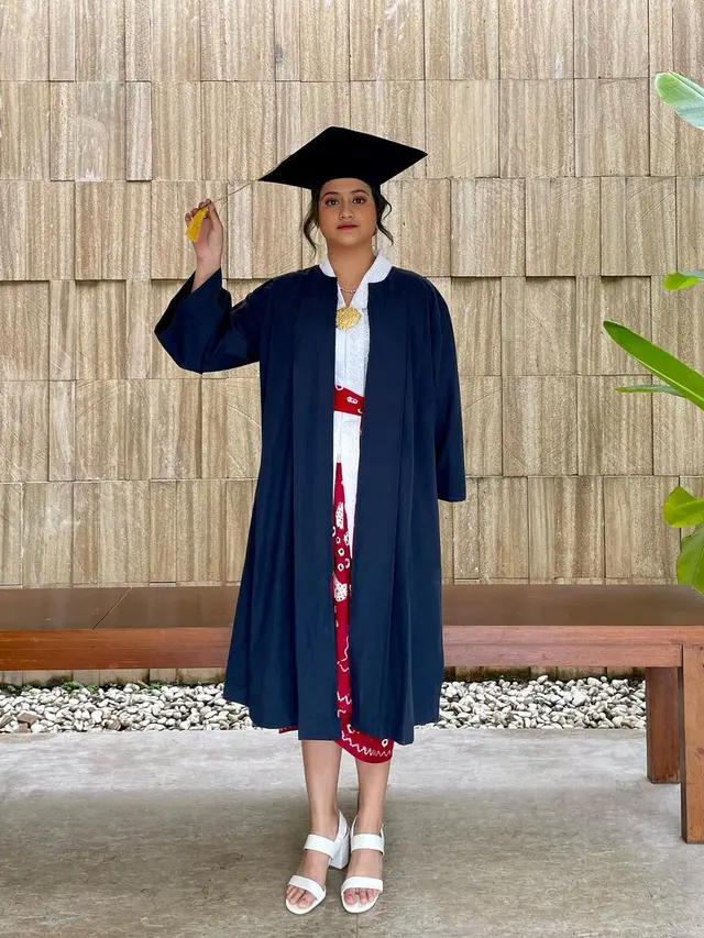 6 Potret Aiska Vairana Anak Ersa Mayori di Acara Wisuda SMA, Curi Perhatian