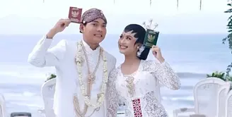 Momen sakral akad nikah ini dibagikan Nabila Maharani di Instagram-nya. [Foto:IG/nabilaamw/alleyyaweddingcenter].