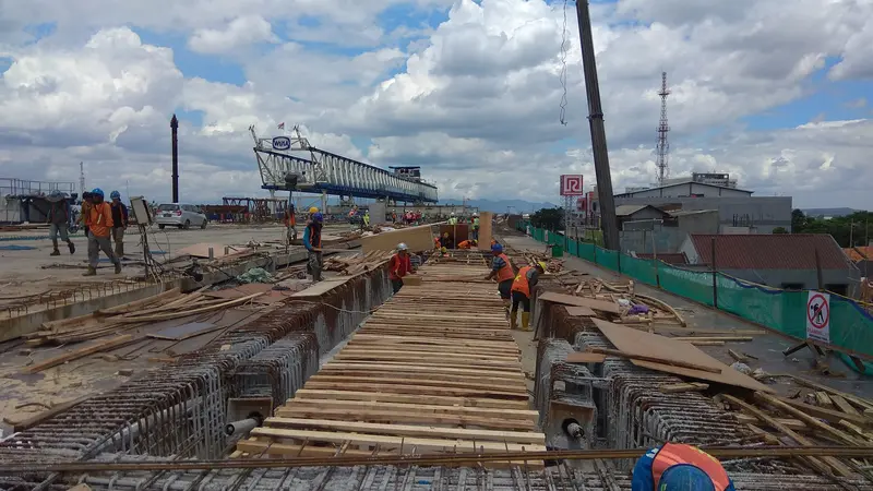 Pengerjaan proyek Tol Bogor Outer Ring Road (BORR) (Liputan6.com/Achmad Sudarno)