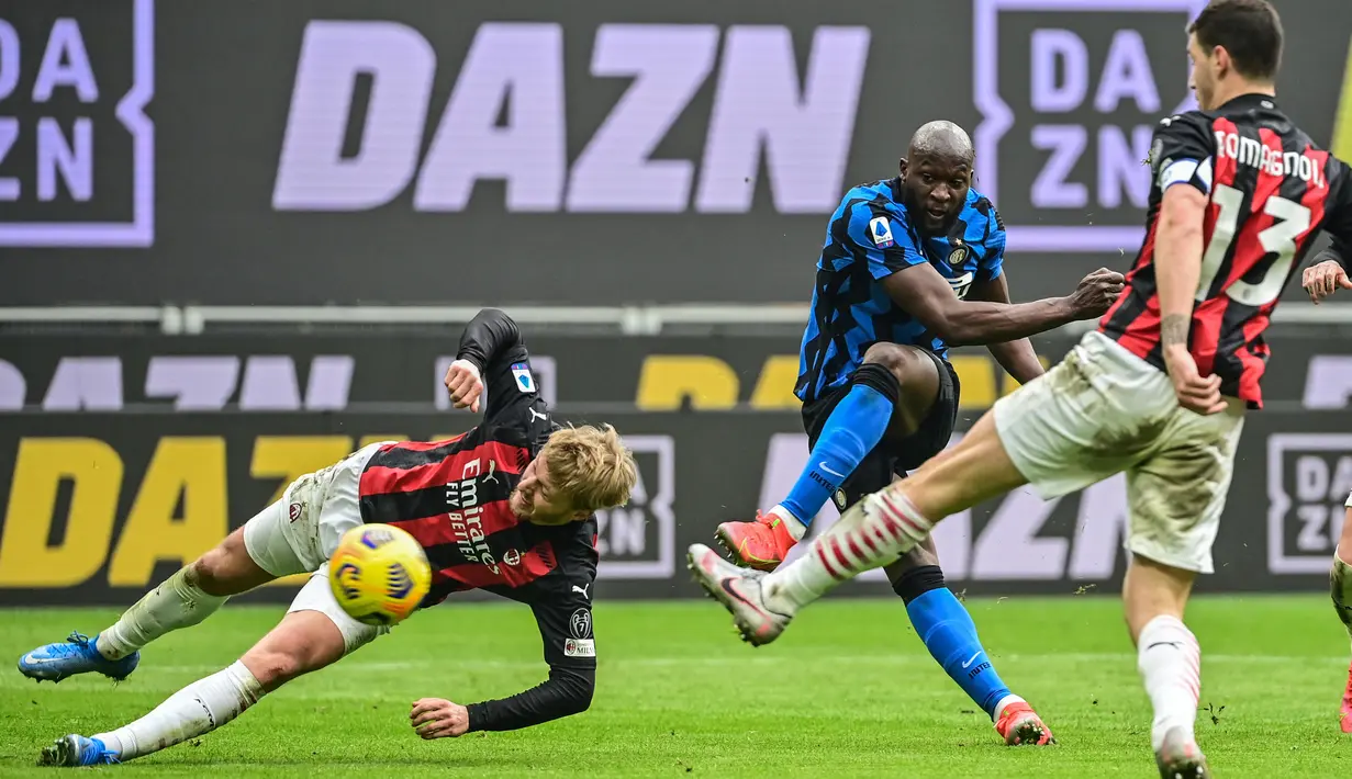 Yang terakhir ada Lukaku bersaudara dimana sang kakak Romelu Lukaku (tengah) yang tampil bengis bersama Inter Milan dan sudah mengoleksi lebih dari 300 gol di semua penampilannya. (Foto: AFP/Miguel Medina)