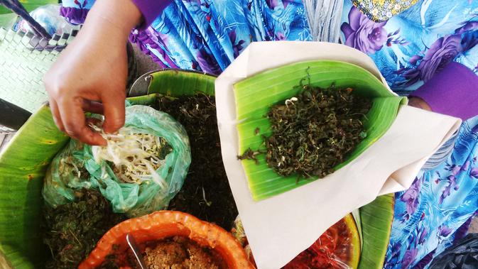 Pecel Semanggi atau Semanggi Suroboyo salah satu kuliner andalan Kota Surabaya. (Liputan6.com/Dhimas Prasaja)