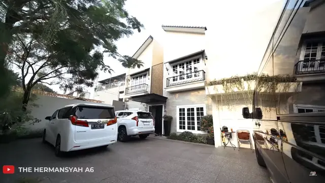Model Depan Rumah Minimalis tapi Mewah, Inspirasi Hunian dari Kalangan Seleb yang Serba Cantik di 2024