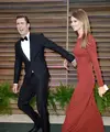 Behati Prinsloo dan Adam Levine menikah di tahun 2014, pada akhir September lalu telah dikaruniai seorang putri cantik bernama Dusty Rose Levine. Bersama keluarga kecilnya, Adam terlihat sedang berlibur di Pantai. (AFP/Bintang.com)