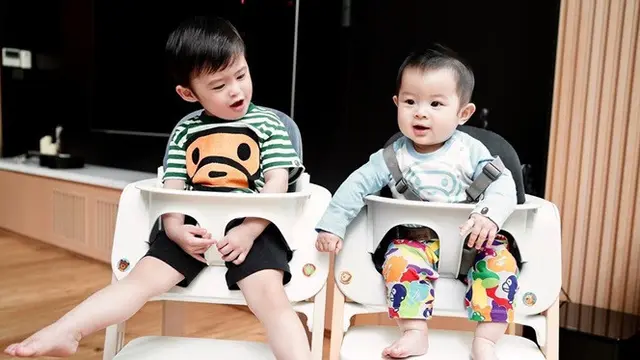 7 Potret Kompak Raphael Moeis dan Adiknya Ini Bikin Gemas