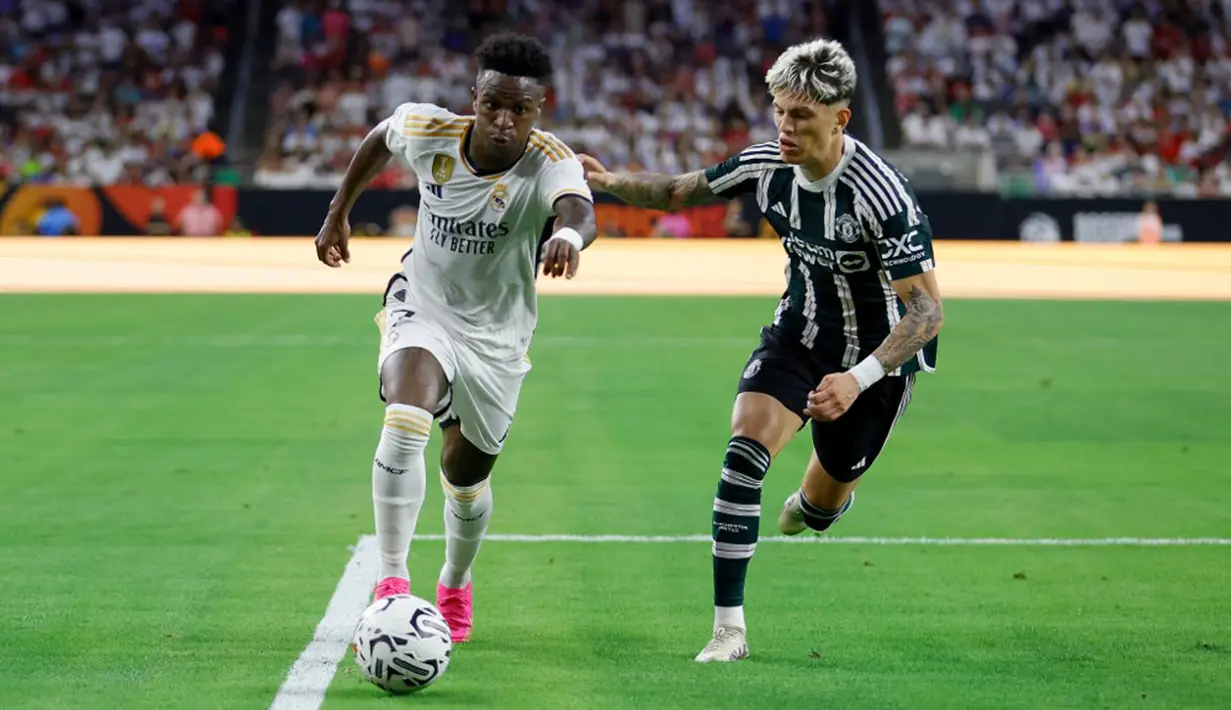 Setan Merah bahkan langsung menurunkan rekrutan anyarnya Andre Onana di bawah mistar. Namun, debut Onana bersama Manchester United harus ditandai dengan kebobola ketika laga baru berjalan enam menit. (Tim Warner/Getty Images/AFP)