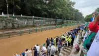 Ekoenzim Ditebar ke Sungai Jeletreng Tangsel untuk Pulihkan Pencemaran Pestisida