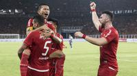 Bek Persija Jakarta, Ismed Sofyan, merayakan gol yang dicetak Jaimerson Xavier ke gawang Arema FC pada laga Liga 1 di SUGBK, Jakarta, Sabtu (31/3/2018). Persija menang 3-1 atas Arema FC. (Bola.com/Vitalis Yogi Trisna)