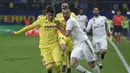 2. Aksi penyerang Real Madrid, Benzema pada laga lanjutan LaLiga yang berlangsung di Stadion DeLa Ceramica, Spanyol, Jumat (4/12). Real Madrid ditahan imbang Villareal 2-2.  (AFP/Jose Jordan)