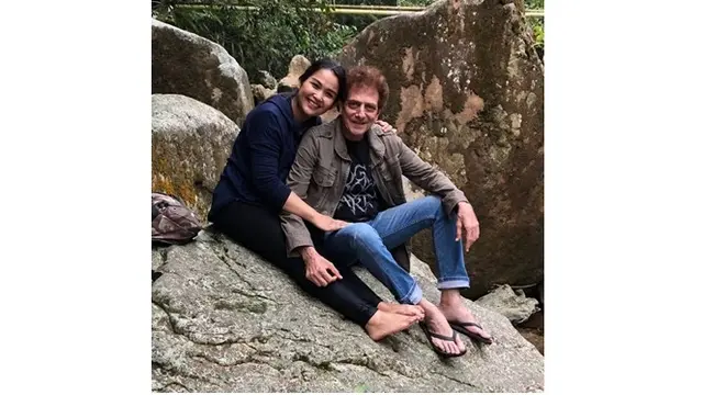 Beda Usia 37 Tahun, Ini 6 Potret Ahmad Albar dan Istri yang Rayakan Anniversary ke-14