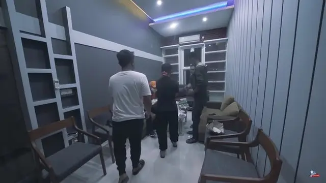 Namanya Makin Populer, Ini 7 Potret Kantor Baru Penyanyi Denny Caknan